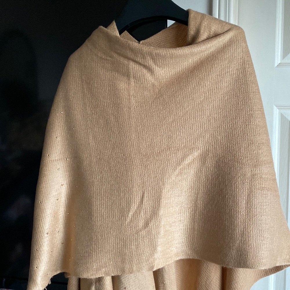 Accessory Street Shawl